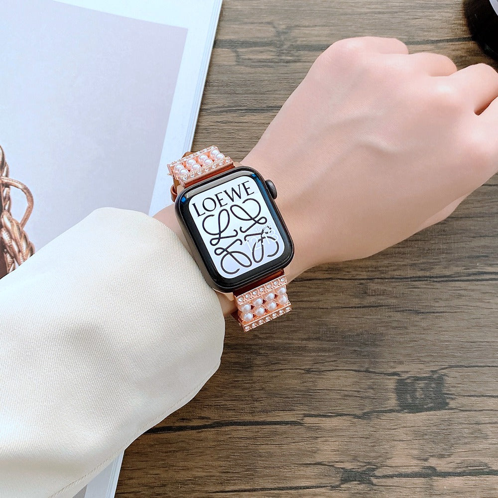 For Apple Watch Ultra 2 49mm Series 9 45mm SE (2023) 44mm Ultra 49mm Series 8 45mm 7 45mm 6 5 4 SE 44mm SE (2022) 44mm 3 2 1 42mm Pearl Rhinestone Decor Watch Band Genuine Leather Wrist Strap For Apple Watch Ultra 2 49mm Series 9 45mm SE (2023) 44mm Ultra 49mm Series 8 45mm 7 45mm 6 5 4 SE 44mm SE (2022) 44mm 3 2 1 42mm Pearl Rhinestone Decor Watch Band Genuine Leather Wrist Strap